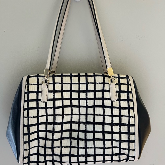 Excellent Used Condition Blk and cream Coach Satchell handbag - Picture 5 of 15